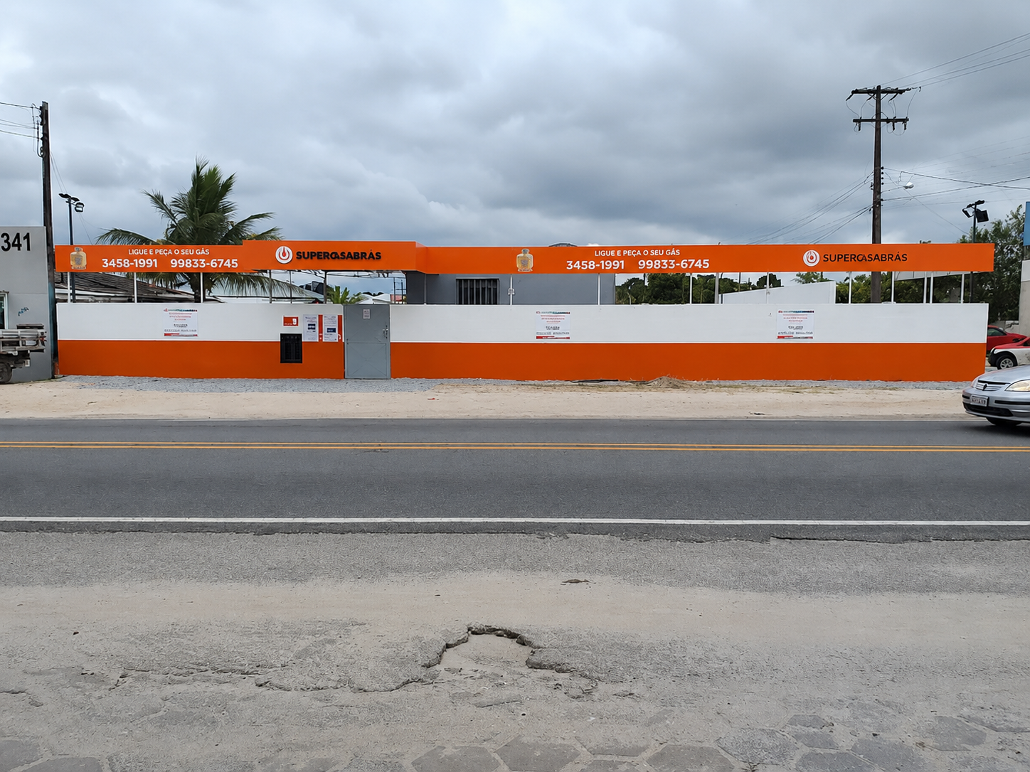 Fachada da GasMaster Pontal do Sul, Revenda Autorizada Supergasbras — estrutura e infraestrutura do estabelecimento